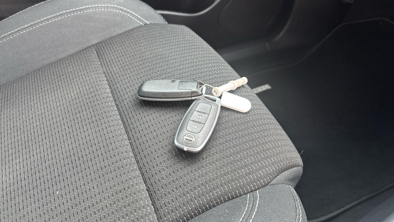 Nissan Qashqai 1.3 DiG-T MH Acenta Premium 5dr Petrol Hatchback